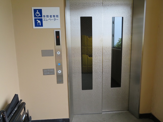 八甲田ロープウェー山頂公園駅のエレベーター